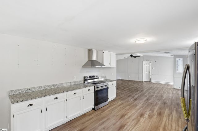 88 Deer Valley Road, Laurens, SC 29360