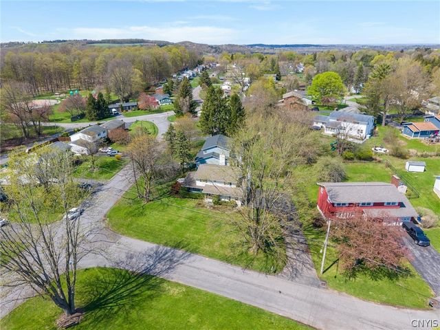 207 Thornton Circle South, Camillus, NY 13031