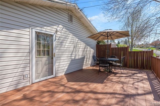 207 Thornton Circle South, Camillus, NY 13031