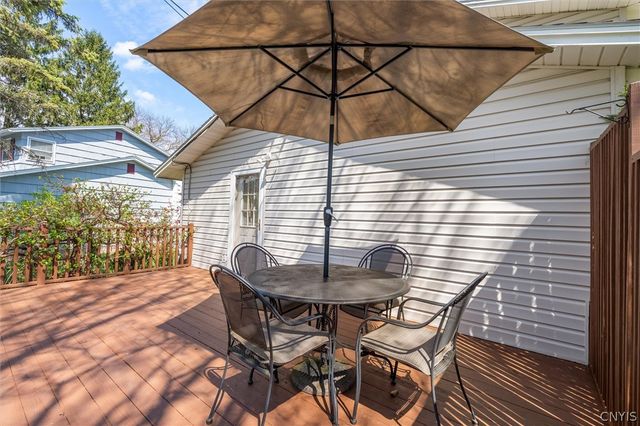 207 Thornton Circle South, Camillus, NY 13031