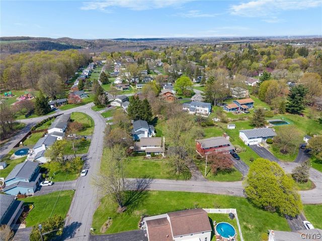 207 Thornton Circle South, Camillus, NY 13031