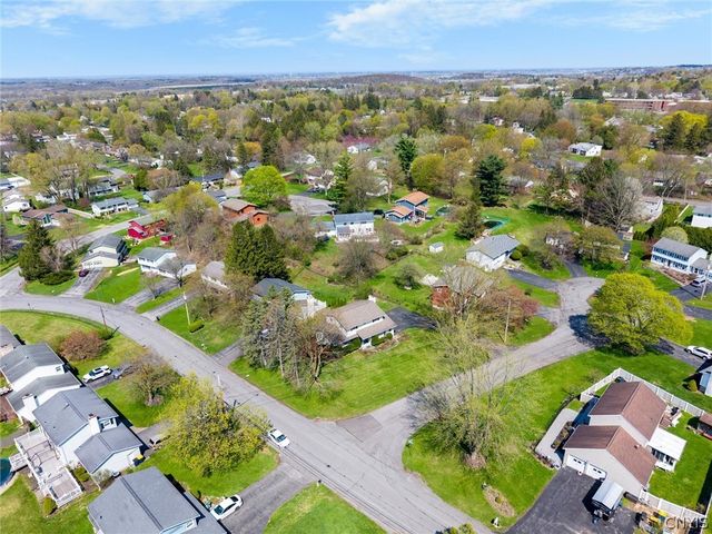 207 Thornton Circle South, Camillus, NY 13031