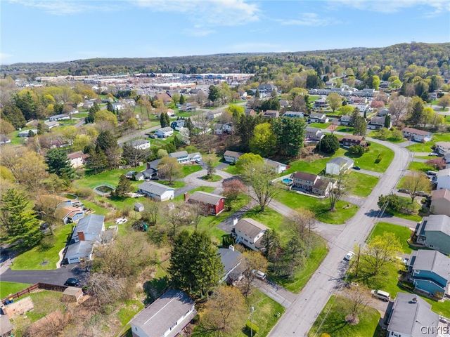 207 Thornton Circle South, Camillus, NY 13031