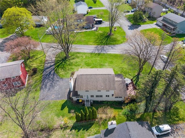 207 Thornton Circle South, Camillus, NY 13031