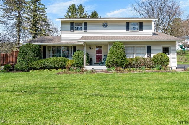 207 Thornton Circle South, Camillus, NY 13031
