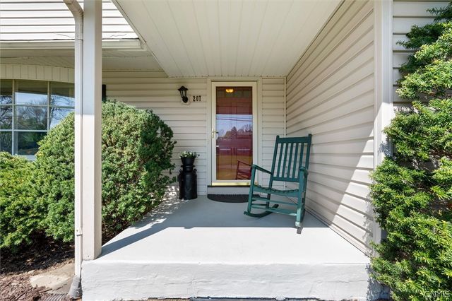 207 Thornton Circle South, Camillus, NY 13031