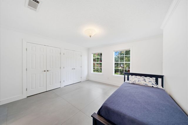 14 Hilshire Grove Lane, Hilshire Village, TX 77055