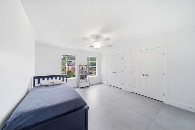 14 Hilshire Grove Lane, Hilshire Village, TX 77055
