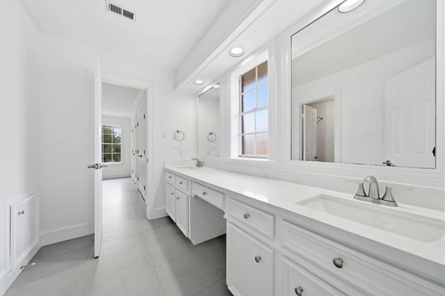 14 Hilshire Grove Lane, Hilshire Village, TX 77055