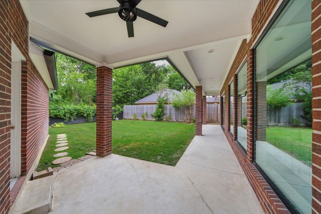 14 Hilshire Grove Lane, Hilshire Village, TX 77055