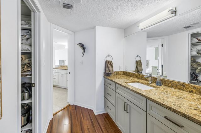 2795 KIPPS COLONY DRIVE S 305, St Petersburg, FL 33707