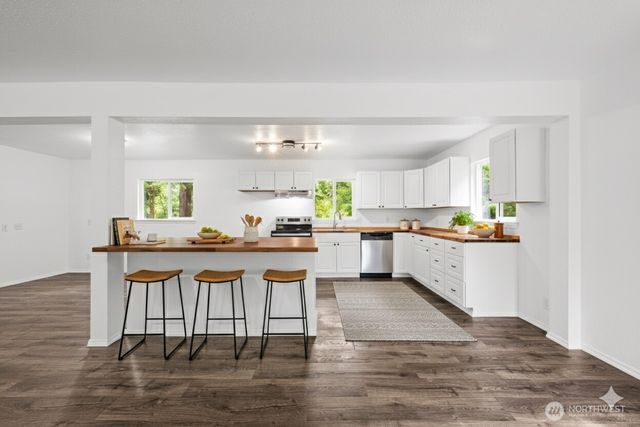 2693 State Rt 101, Ilwaco, WA 98624