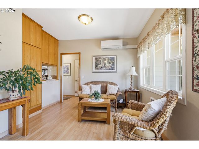 2378 19TH St, Springfield, OR 97477