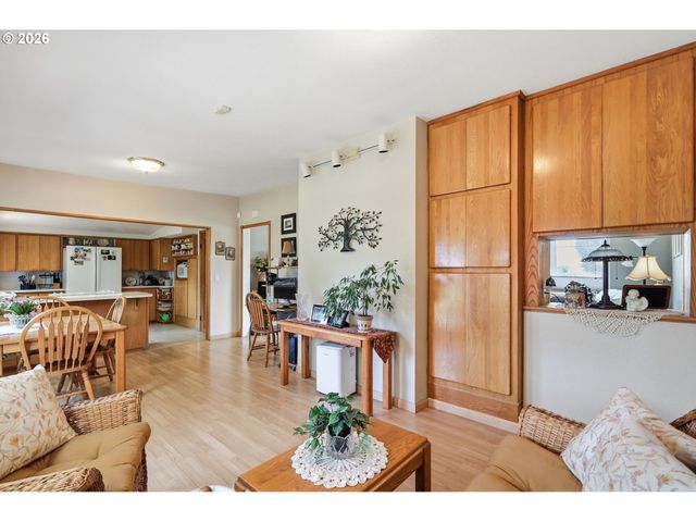 2378 19TH St, Springfield, OR 97477
