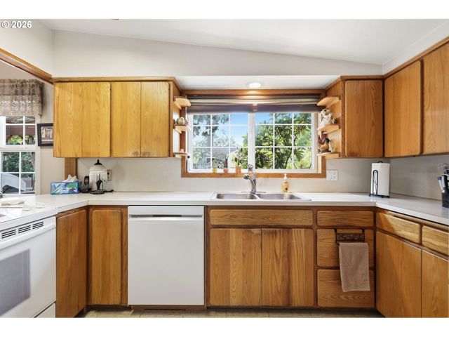 2378 19TH St, Springfield, OR 97477