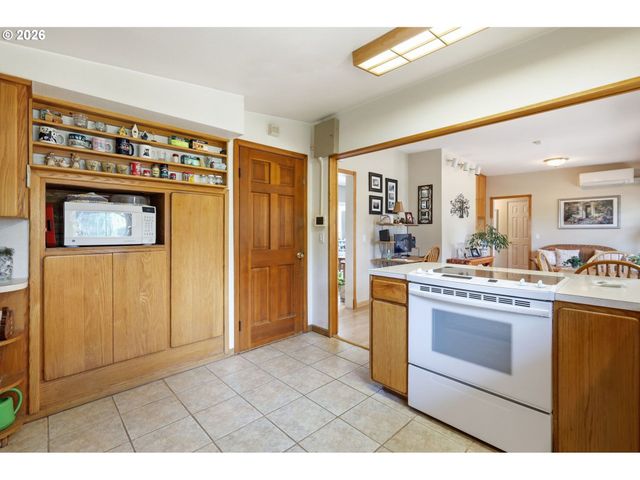 2378 19TH St, Springfield, OR 97477