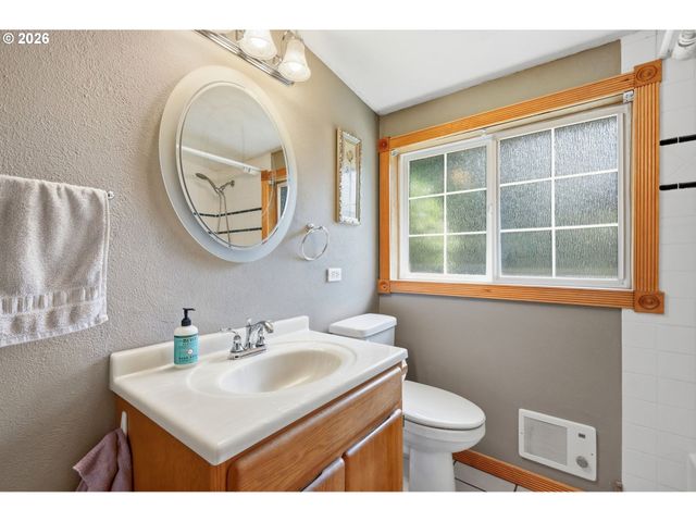 2378 19TH St, Springfield, OR 97477
