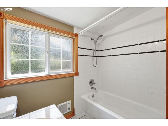 2378 19TH St, Springfield, OR 97477