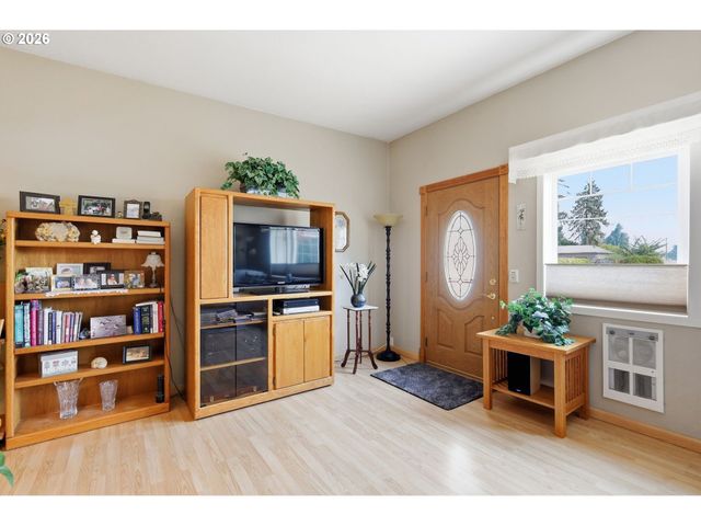 2378 19TH St, Springfield, OR 97477