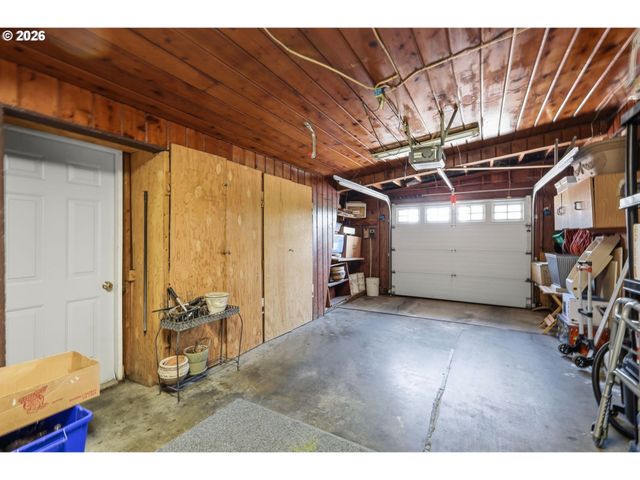 2378 19TH St, Springfield, OR 97477
