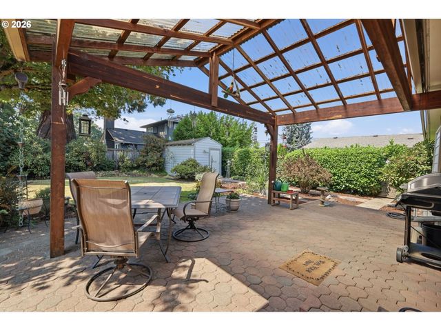 2378 19TH St, Springfield, OR 97477