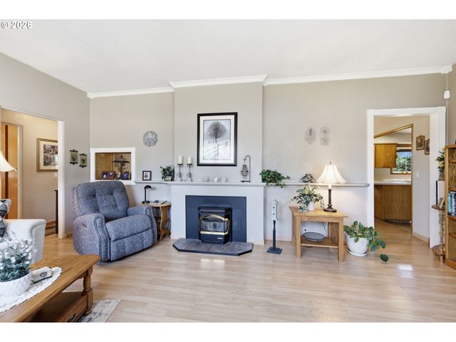 2378 19TH St, Springfield, OR 97477