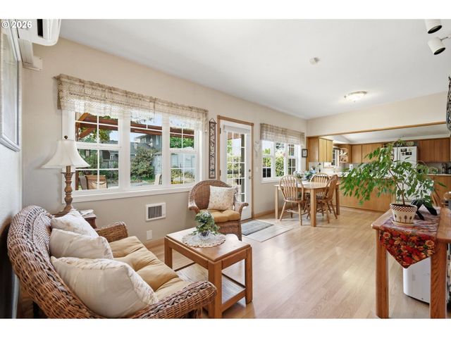 2378 19TH St, Springfield, OR 97477