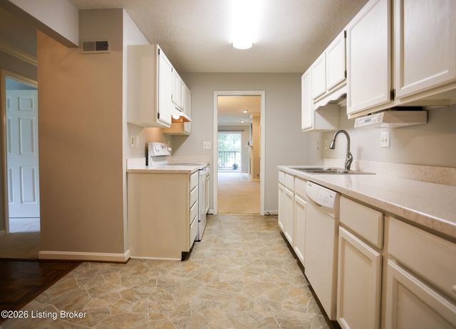 103 Forest Park Rd, Louisville, KY 40223
