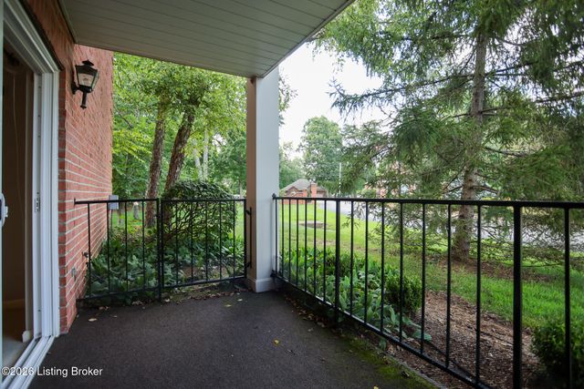 103 Forest Park Rd, Louisville, KY 40223