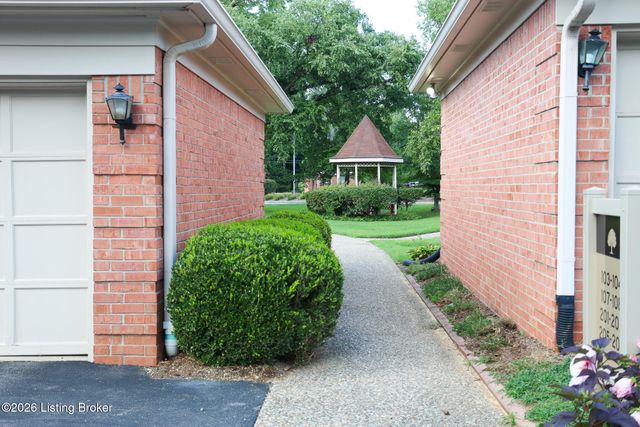 103 Forest Park Rd, Louisville, KY 40223