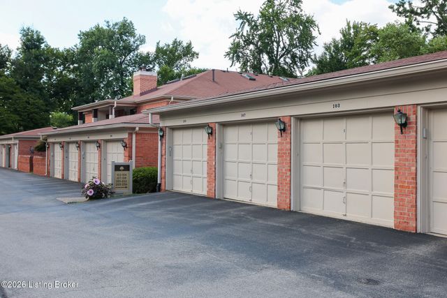 103 Forest Park Rd, Louisville, KY 40223