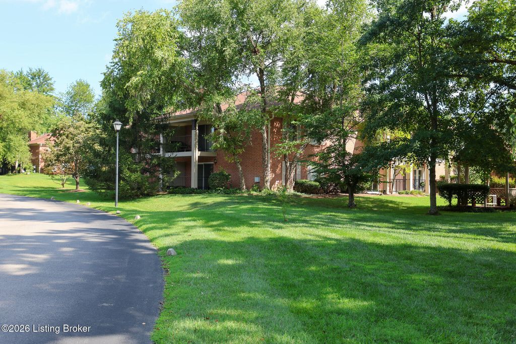 103 Forest Park Rd, Louisville, KY 40223