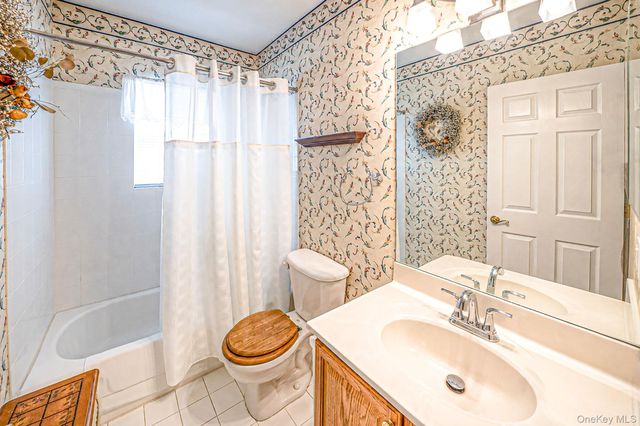 63 Madison Circle, Middle Island, NY 11953