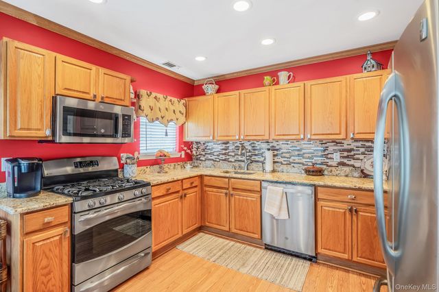 63 Madison Circle, Middle Island, NY 11953