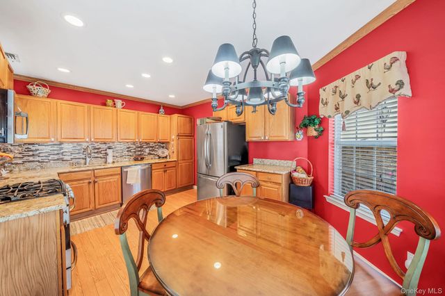 63 Madison Circle, Middle Island, NY 11953