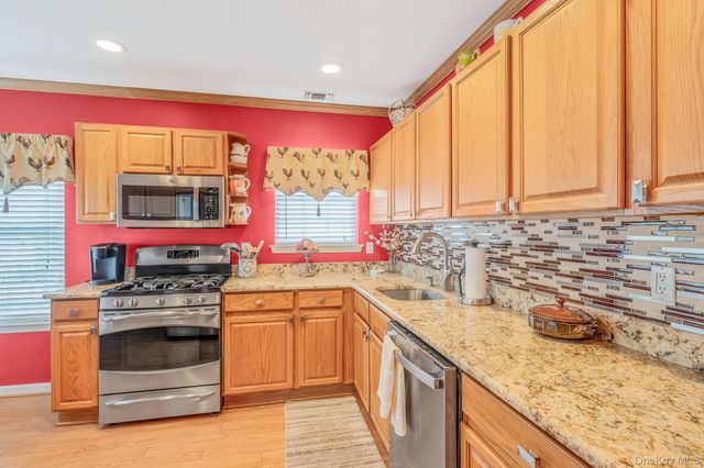 63 Madison Circle, Middle Island, NY 11953