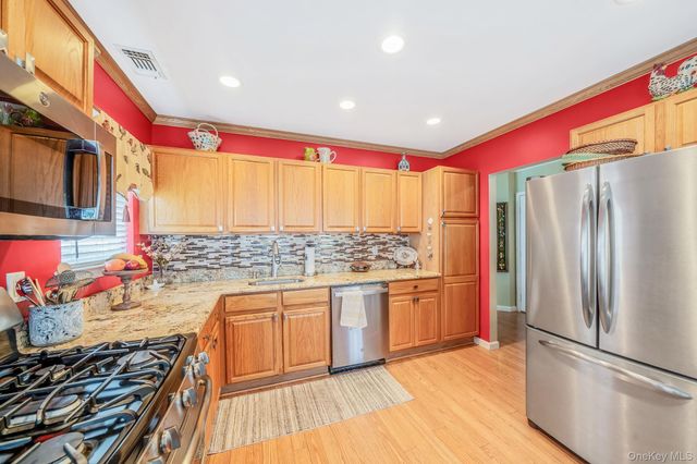 63 Madison Circle, Middle Island, NY 11953