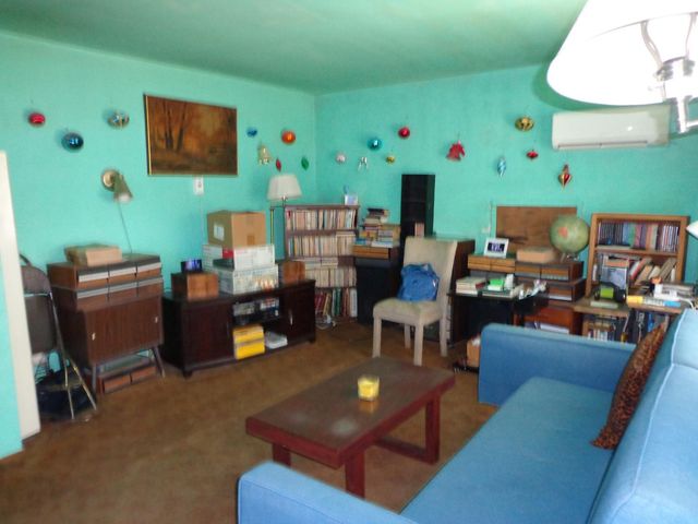 910 Calvados Ave, Sacramento, CA 95815