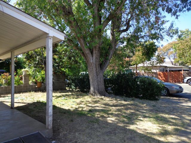 910 Calvados Ave, Sacramento, CA 95815