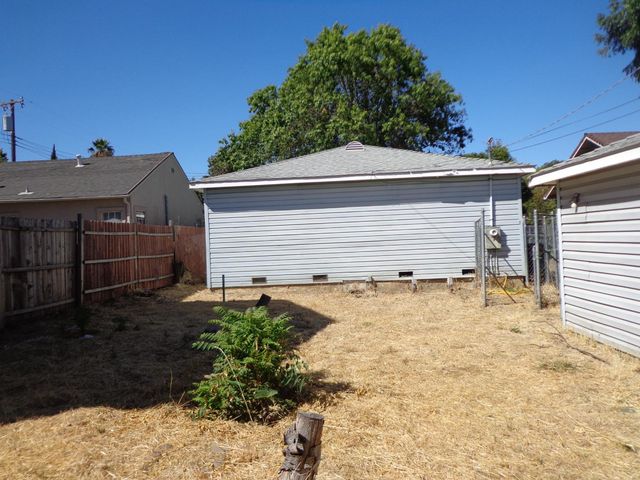 910 Calvados Ave, Sacramento, CA 95815