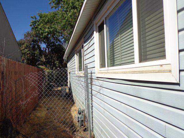 910 Calvados Ave, Sacramento, CA 95815