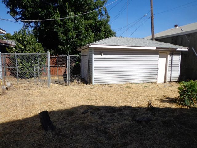 910 Calvados Ave, Sacramento, CA 95815