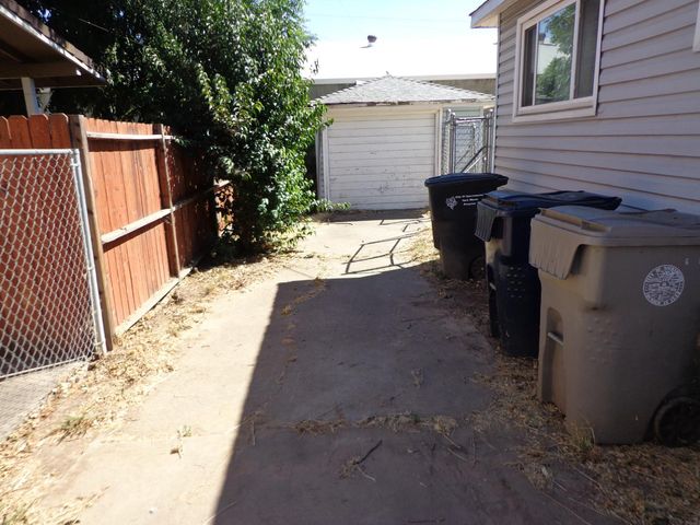 910 Calvados Ave, Sacramento, CA 95815