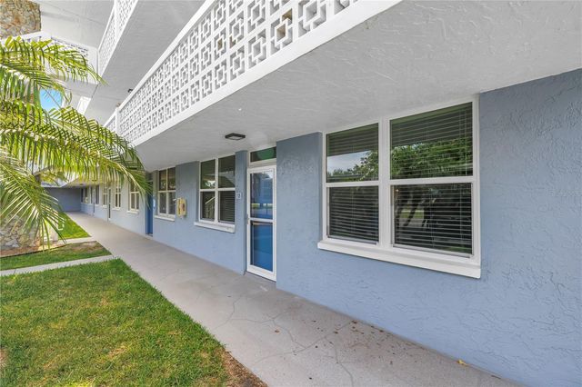 4715 BAY STREET NE 135, St Petersburg, FL 33703