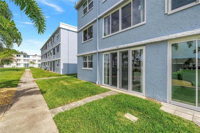 4715 BAY STREET NE 135, St Petersburg, FL 33703