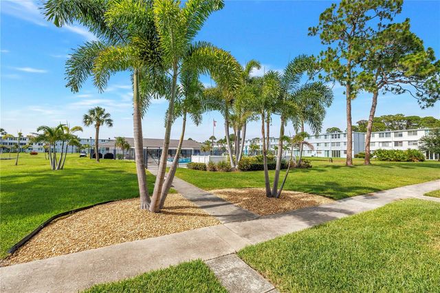 4715 BAY STREET NE 135, St Petersburg, FL 33703