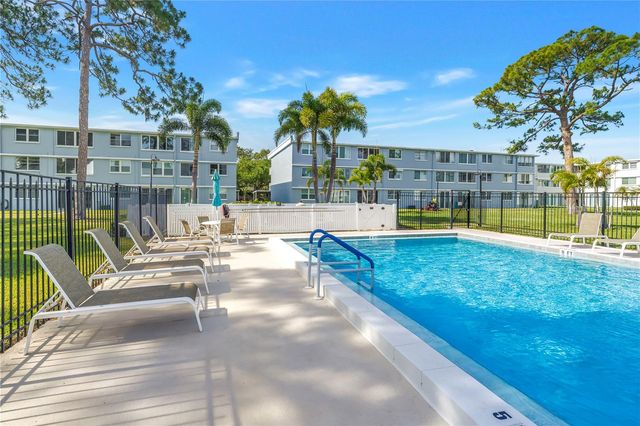 4715 BAY STREET NE 135, St Petersburg, FL 33703