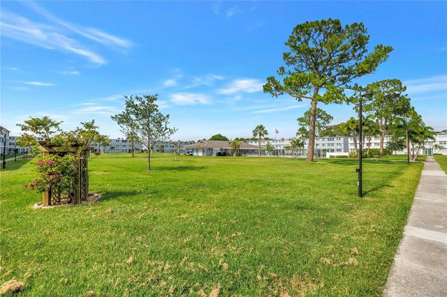 4715 BAY STREET NE 135, St Petersburg, FL 33703