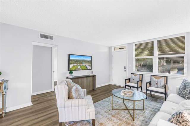 4715 BAY STREET NE 135, St Petersburg, FL 33703