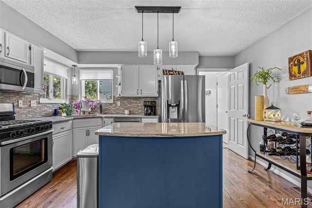 88 James River Court, St Charles, MO 63304